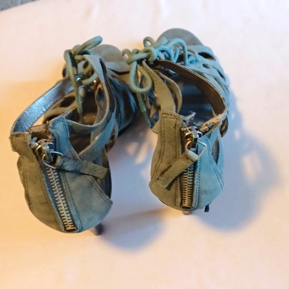 Women's shoes